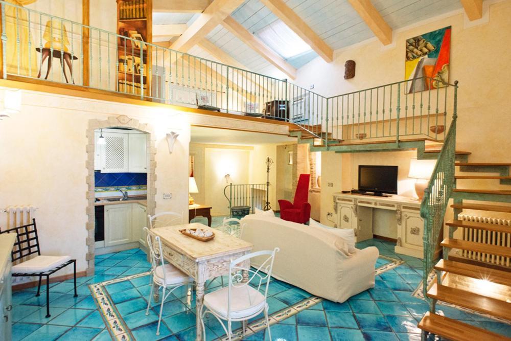Deluxe Suite with Sea View,1363947197:JPEG