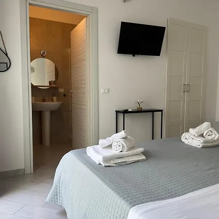 Carfagnini Rooms-2
